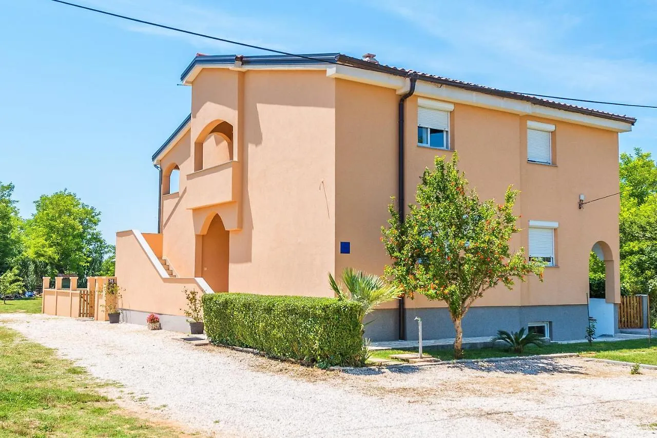 Nelly Apartments Privlaka