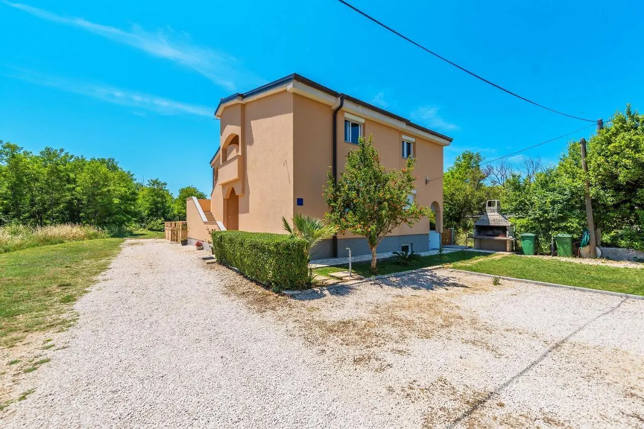Nelly Apartments Privlaka