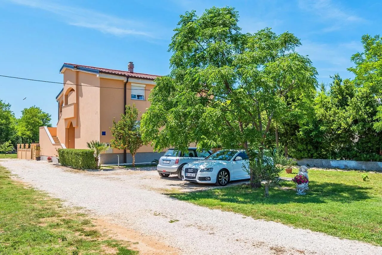 Nelly Apartments Privlaka