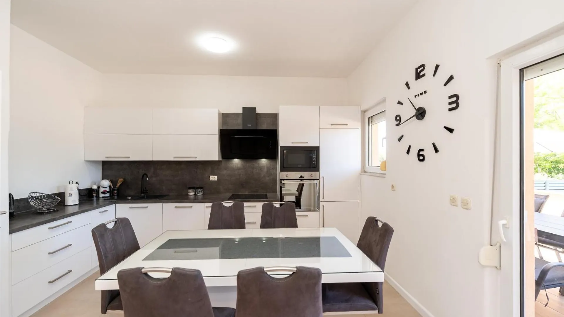 Nelly Apartments Privlaka